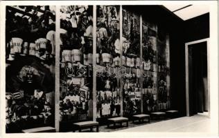 1937 Paris, Le Pavillon Hongrois a lExposition Internationale / Magyar pavilon a Világkiállításról, belső. Festette V. Aba-Novák / Hungarian pavilion interior, painting (Hungarika / Hungarica)