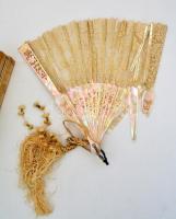 cca XX. sz. eleje régi divatos gyöngyház legyező, eredeti kopott tokjában, sérült, restaurálásra szo...