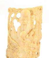 Keleti bölcs. Faragott csont figura, fa talapzaton 12 cm