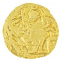 Kusán Birodalom / Kipunadha? Kr. u. 4. sz. Dinar Au (8,01g) T:2-,3
Kushan Empire / Kipunadha? 4th C...