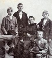 cca 1900-1910 Vegyes keményhátú fotó tétel, több szecessziós hátlappal, újpesti, kaposvári, ungvári,...