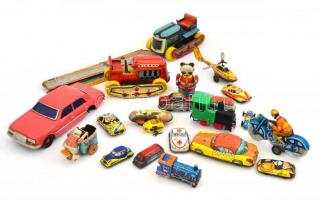 Régi lemez és kulcsos játékok kisebb gyűjteménye (vonat, autók, figurák, stb.), dobozban