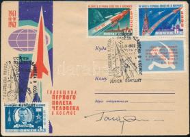 1962 Jurij Alekszejevics Gagarin (1934-1968) szovjet űrhajós autográf aláírása borítékon alkalmi bélyegzéssel / Autograph signature of Yuriy Alekseyevich Gagarin (1934-1968) Soviet astronaut on cover with special cancellation
