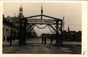 1941 Zenta, Senta; bevonulás, magyar zászlók, díszkapu Magyar feltámadás felirattal / entry of the Hungarian troops, Hungarian flags, decorated gate with irredenta propaganda. photo