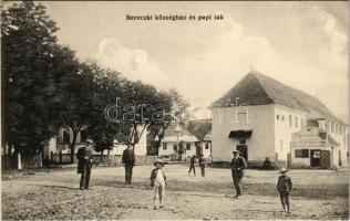 Bereck, Bereczk, Bretcu; Községháza és papi lak. Khell Bogdán kiadása. Gyulai Ferenc fényképész felvétele / town hall, rectory (EK)