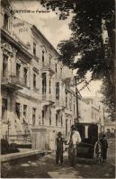 1910 Pöstyén, Piestany; Parksor, Pannonia villa, infanterista fürdőkocsi / villa alley, spa carriage, infanterist