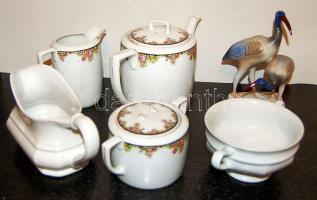 6 darabos porcelántétel: MZ cseh porcelán kancsó és csésze, + szobor + 2 egyéb porcelán