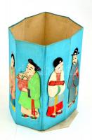 Kínai selyem borítású doboz, 8 db klf figurával díszítve. Összehajtható doboz m: 34 cm