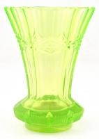 Urán zöld pohár. Formába öntött, minimális csorbával m: 13,5 cm