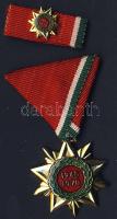 1970. "Felszabadulási Jubileumi Emlékérem" katonai kitüntetés, miniatűrrel T:2 Eredeti díszdobozban!