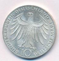 NSZK 1972J 10M Ag "Müncheni Olimpia - térdelő atléták" T:1-,2 FRG 1972J 10 Mark Ag "M...