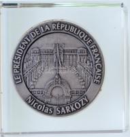 Franciaország DN Le Président de la République Francaise fém emlékérem, átlátszó műanyag hasábon (35mm) T:1-,2