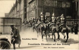 Französische Kürassiere auf dem Rückzug, Feindliches Militär / WWI French military postcard