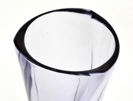 Lila üvegváza, apró kopásokkal, csorbákkal, m: 20 cm