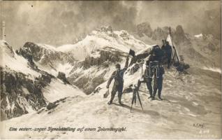 Eine oesterr.-ungar. Signalabteilung auf einem Dolomitengipfel / WWI K.u.K. (Austro-Hungarian) military art postcard s: R. Kargl