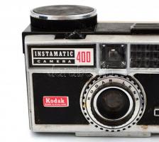 Kodak Instamatic 400 fényképezőgép, eredeti tokjával