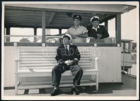 cca 1960 A Felszabadulás gőzhajó fedélzetén Kossa István nehézipari miniszter és küldöttsége 3 db fo...