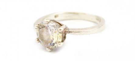 Ezüst(Ag) soliter gyűrű, fehér kővel, jelzett, méret: 50, bruttó: 2,6 g