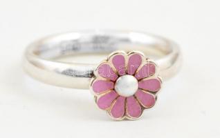 Ezüst(Ag) virágmintás gyűrű, lila zománccal, jelzett, méret: 50, bruttó: 3,40 g