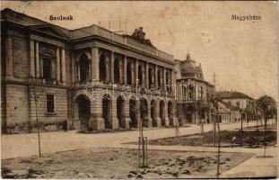 1917 Szolnok, Megyeháza. Vasúti Levelezőlapárusítás 7357. (ázott sarok / wet corner)