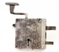 XIX. sz: Nagy méretű kovácsoltvas ajtózár és retesz, kilinccsel kulcs nélkül. Működik 13x17 cm