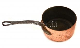 XIX. sz: Antik réz lábos 2 db közepes méretű d:16,5 cm