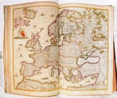 Plihál Katalin, Hapák József: Európa térképei 1520-2001. Bp., 2003, Helikon Kiadó. Színes térképekke...