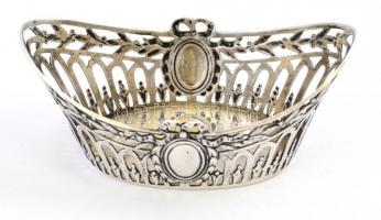 Ezüst(Ag) áttört peremű tálka, jelzett, 4,5x9,5x5,7 cm, nettó: 35,6 g