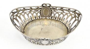 Ezüst(Ag) áttört peremű tálka, jelzett, 4,5x9,5x5,7 cm, nettó: 35,6 g