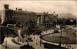 ~1960 Budapest II. Moszkva tér (Széll Kálmán tér), villamosok. Képzőművészeti Alap Kiadóvállalat (szakadás / tear)