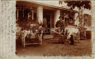 1917 Debrecen, ház udvara, család és kutya. photo (EK)