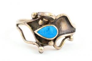 Ezüst(Ag) gyűrű kék zománccal, jelzett, méret: 54, nettó: 2,19 g