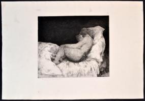 Novák András (1936-): Fekvő akt. Rézkarc, papír, jelzett és datált (Novák 960), ajándékozási sorokka...