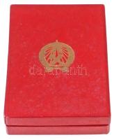 ~1950. "Kiváló Műszaki Dolgozó" zománcozott kitüntetés, Rákosi-címerrel, eredeti tokban T:...