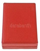 1954. "Gépipar Kiváló Dolgozója" zománcozott fém jelvény miniatűrrel, eredeti tokban T:1,1...