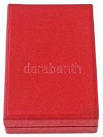 ~1970-1980. "Előre - Kiváló Úttörővezető" zománcozott kitüntetés mellszalagon, eredeti tok...