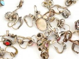 Zacskónyi fülbevaló és fülbevaló alkatrész, némely hiányzó kövekkel