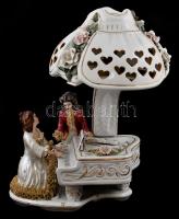 Roceram román porcelán lámpa. Kézzel festett, jelzett, kopásokkal. 40 cm