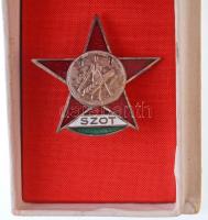 ~1960. SZOT (Szakszervezetek Országos Tanácsa) zománcozott fém kitüntető jelvény eredeti SZOT eredeti, SZOT-címeres tokban T:1,1-