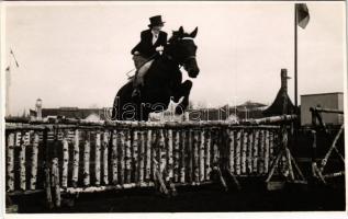 ~1938 Balatonföldvár, díjugratás a lóversenyen. photo (ragasztónyom / gluemark)