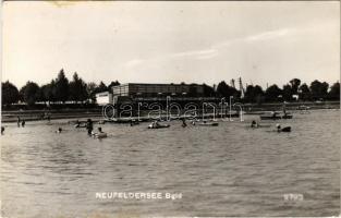 Lajtaújfalu, Neufeld an der Leitha; Újfalusi tó, fürdőzők. Verlag Foto Egelseer / Neufelder See / lake, beach, bathers (fl)