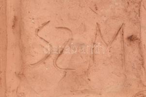 Emberpár, mázas kerámia, jelzett (SZ M), egy kisebb repedéssel, 21x17 cm