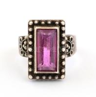 Ezüst (Ag) gyűrű szintetikus rubinnal. 5,8 g