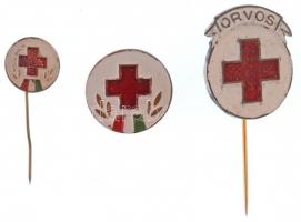 1950-1955. "Magyar Vöröskereszt" festett fém jelvény (21x22), 3xklf, egyik "Orvos" felirattal T:2