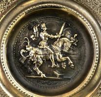 Öntöttvas falitányér, jelzett, sorszámozott, d: 16,5 cm