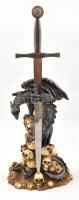 Fém sárkány koponyákon, kivehetős karddal, 39,5x16 cm