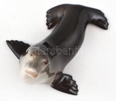 Fóka, porcelán, jelzett, apró sérüléssel az egyik lábán, h: 13 cm, m: 12,5 cm