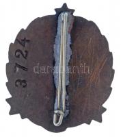 ~1950. "Vegyipari Törzsgárda" zománcozott fém jelvény, hátoldalán vésett számozással "...