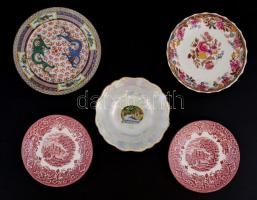 Grindley porcelán teáscsésze aljak, 2 db, W. T. Copeland & Sons porcelán süteményes tálka, 1 db, Jimenau porcelán Lübbenau Spreewald feliratú csészealj, 1 db, valamint 1 db kínai sárkányfigurás tálka, összesen 5 db, matricásak, és részben kézzel festettek, jelzett, változó állapotban, kopásnyomokkal, d: 14 cm és 17 cm közötti méretben