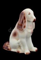 Hollóházi porcelán kutya, kézzel festett, jelzett, kopásnyomokkal, m:13,5 cm